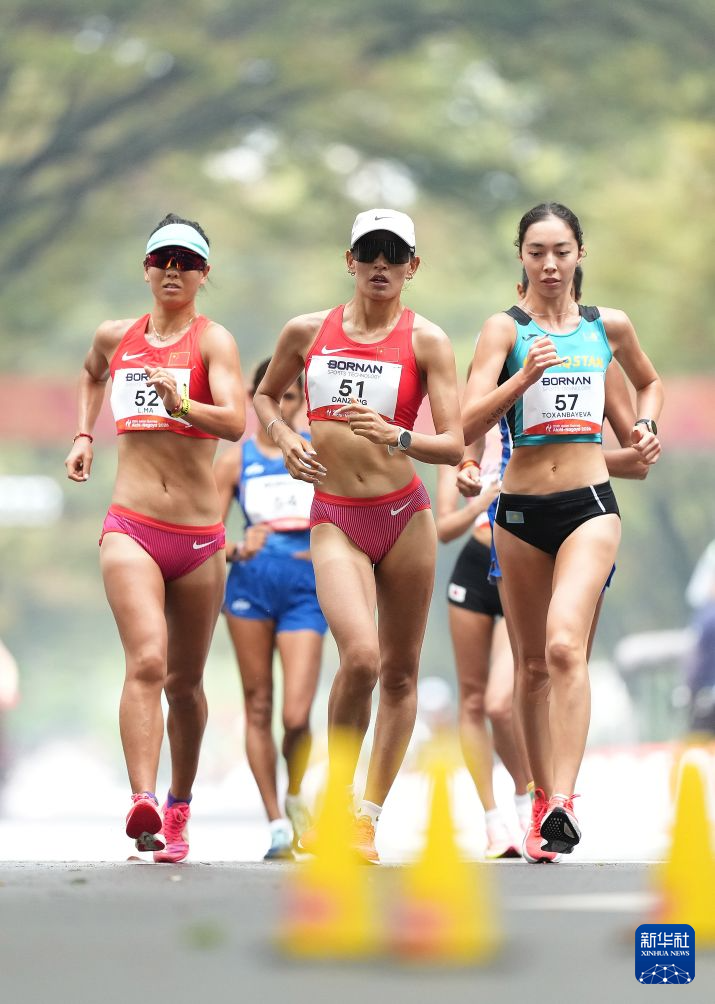女子马拉松竞走中国选手旦增曲宗递补摘金,马丽获得银牌,率先冲线的哈萨克斯坦选手成绩被取消